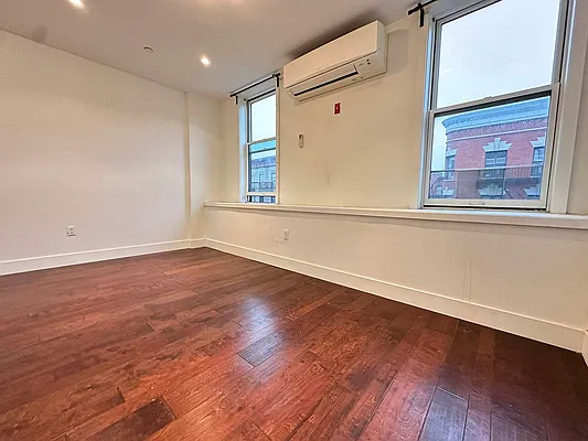 Rented by Bruma Realty LLC | media 6