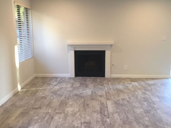 3rd image of 22101 Burbank Blvd Unit 1