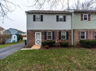 300 Greenland Dr, Lancaster, PA