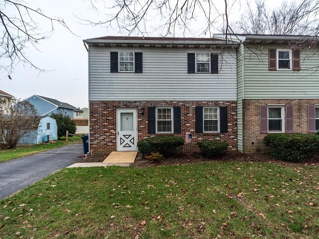 300 Greenland Dr photo 1
