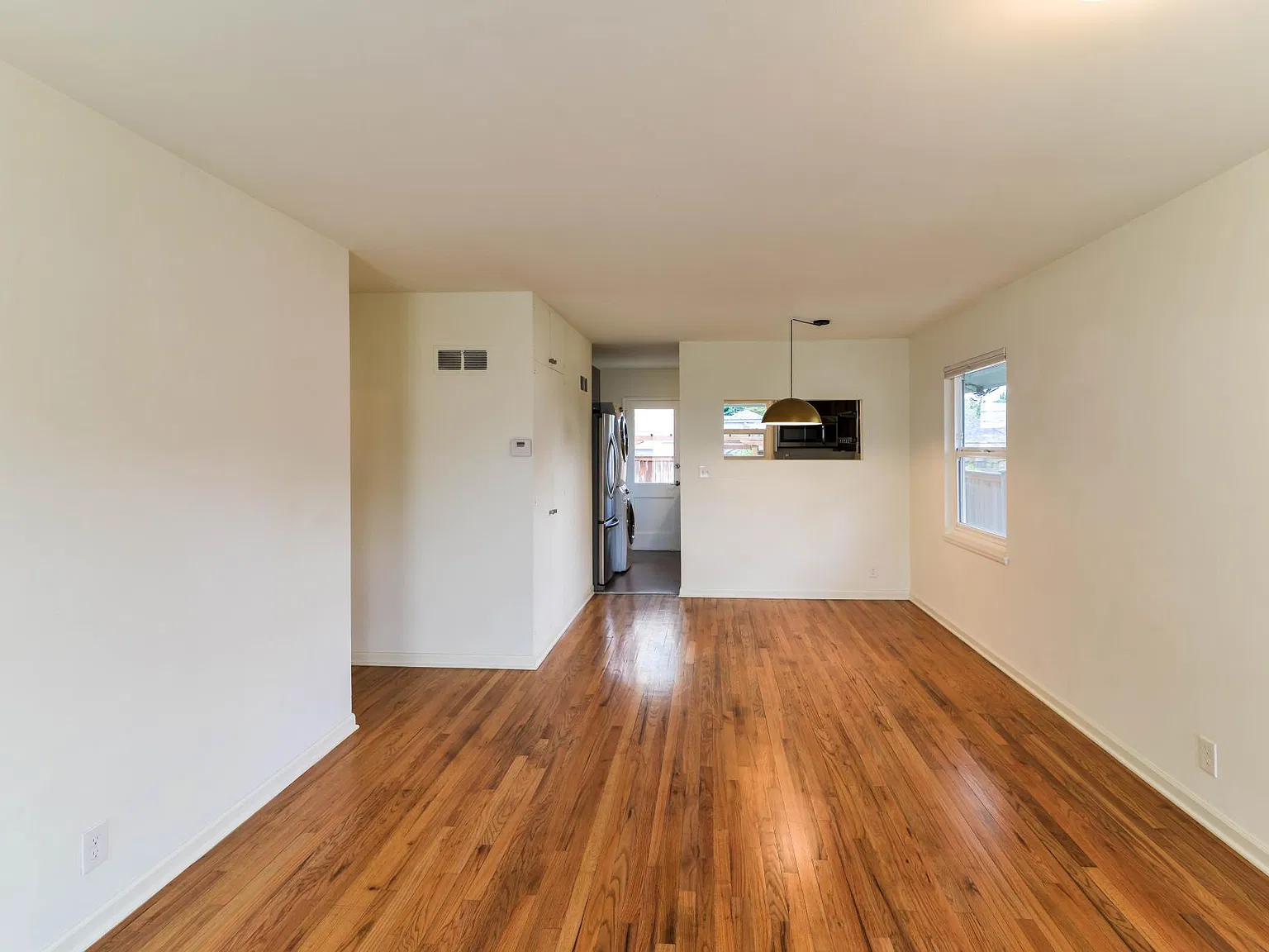 2 bed, 750 sqft, $2,900 — Photo 2