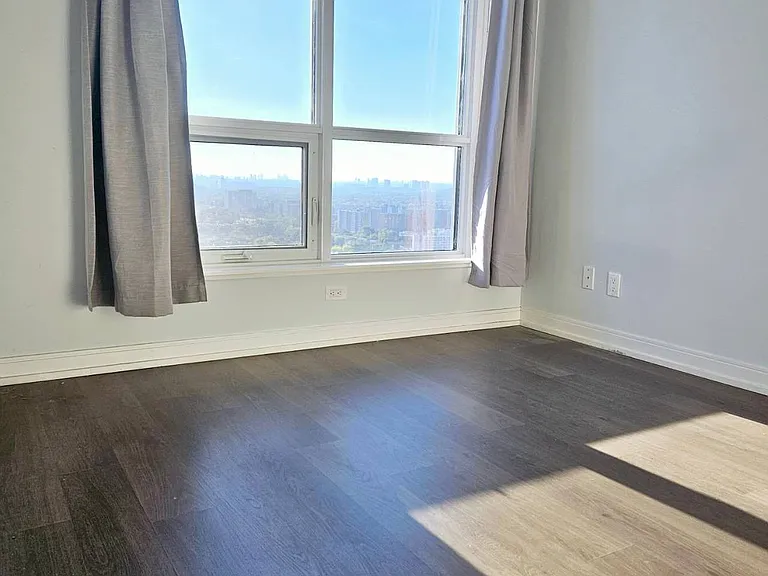 255 Village Green Sq #Penthouse 05 — Photo 10