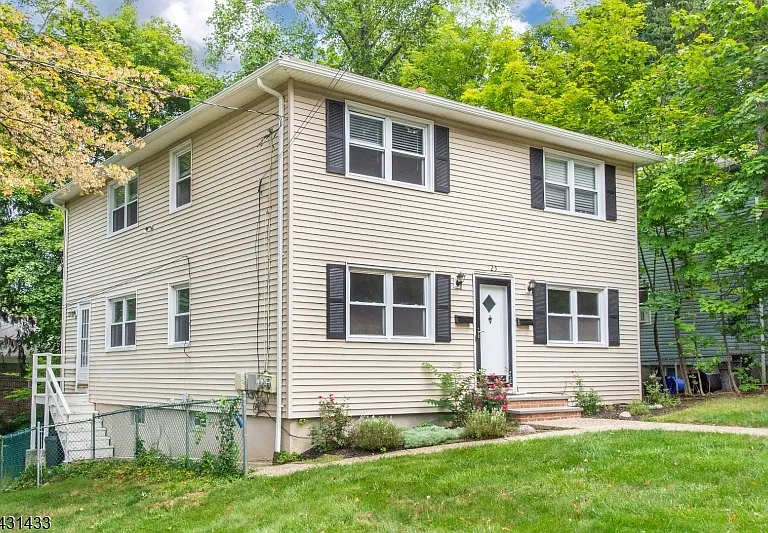 25 Whitfield St #1 — Photo 1