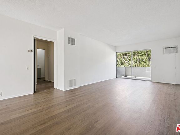 4th image of 11121 Queensland St Unit H42