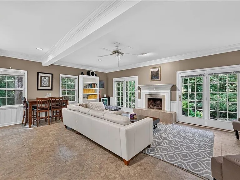 4100 Shawnee Ln NE — Photo 16