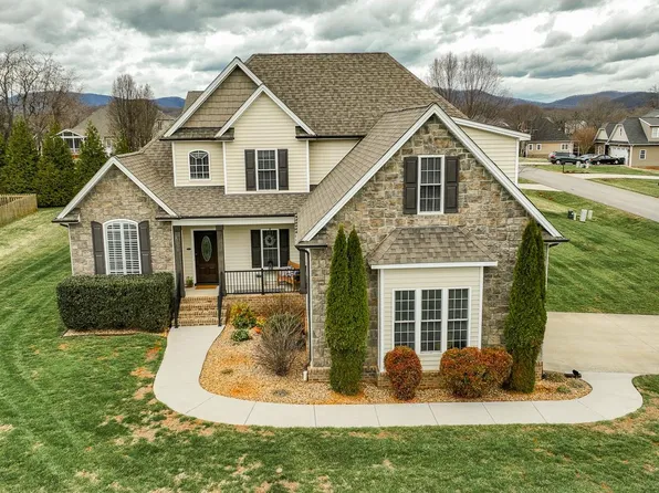 1090 Autumn Run Dr, Forest, VA 24551