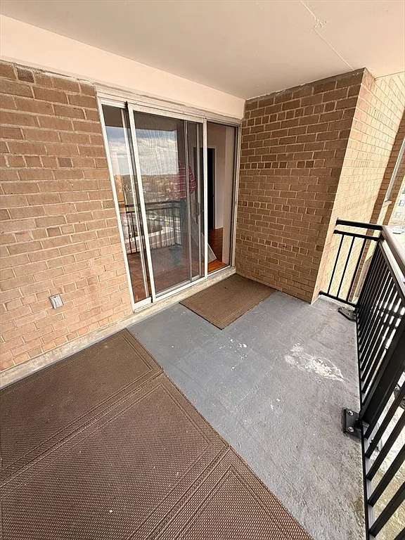 2 bed, 1.0 bath, 940 sqft, $2,650 — Photo 2