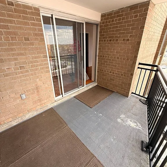 1025 Hancock St #6J — Photo 2