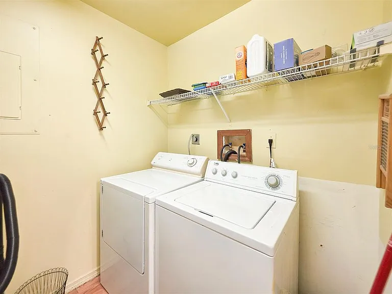 209 S 4th St #C — Photo 22