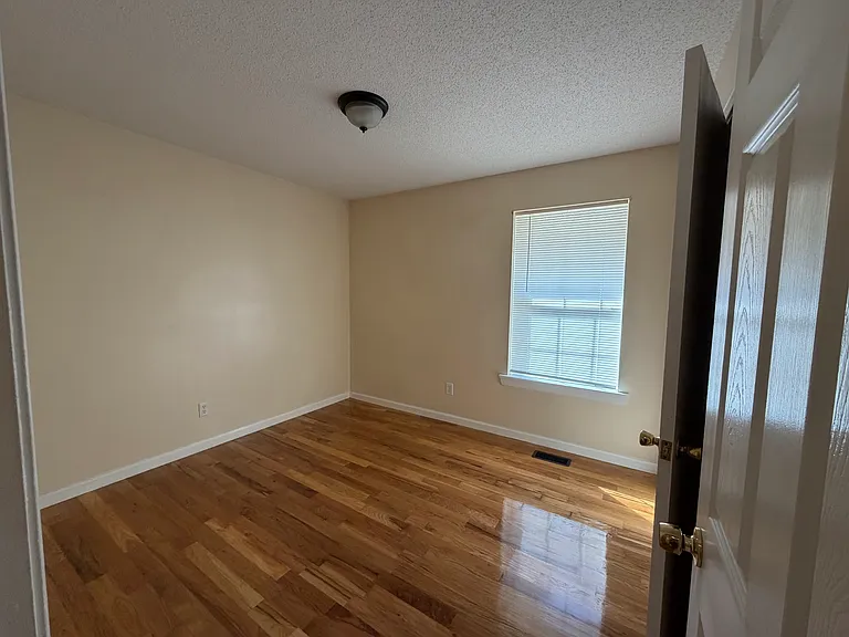 6027 Mitchell St — Photo 16