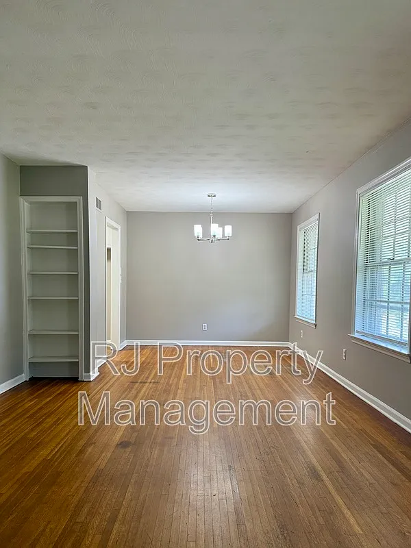 4 bed, 2.0 bath, 2061 sqft, $1,395 — Photo 4