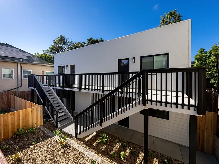 954 23rd St Apartments | Golden Hill Near Downtown & Balboa Park — Photo 10