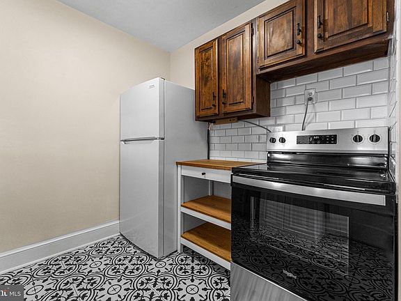 4th image of 808 Daingerfield St