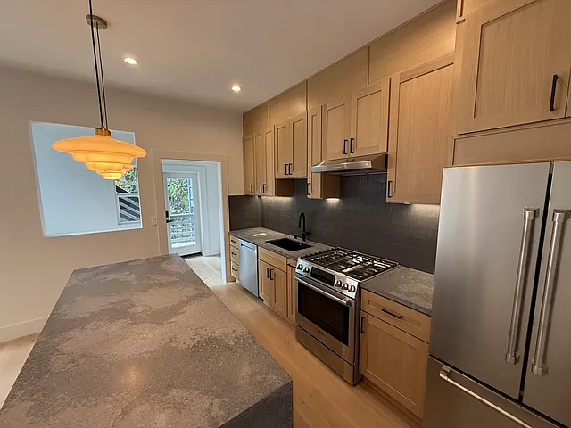 1524 Waller St — Photo 14