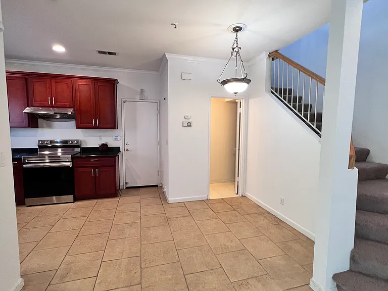 1059 La Sierra Ter — Photo 4