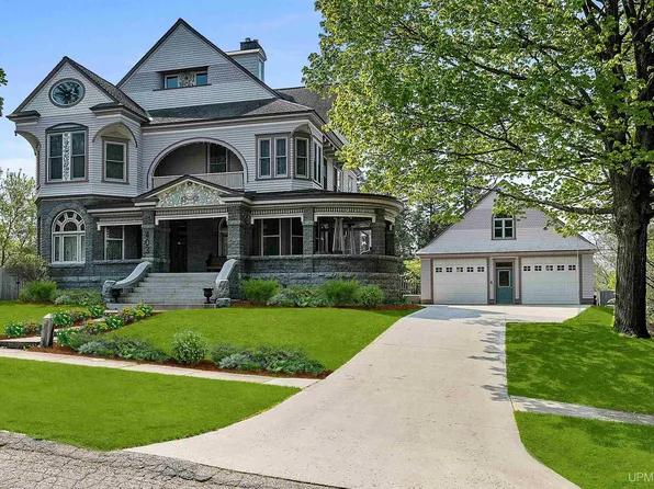 403 E Ludington St, Iron Mountain, MI 49801