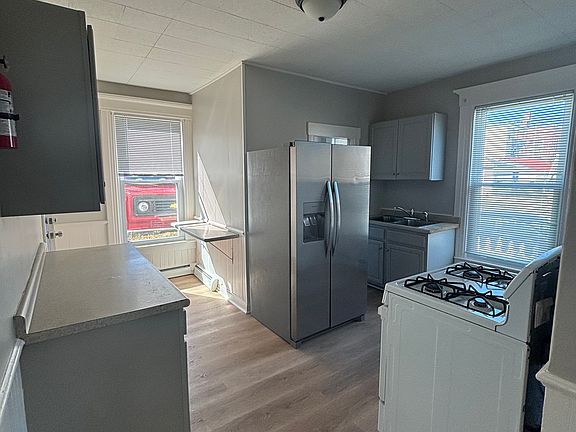 2nd image of 258 Notre Dame Ave #1