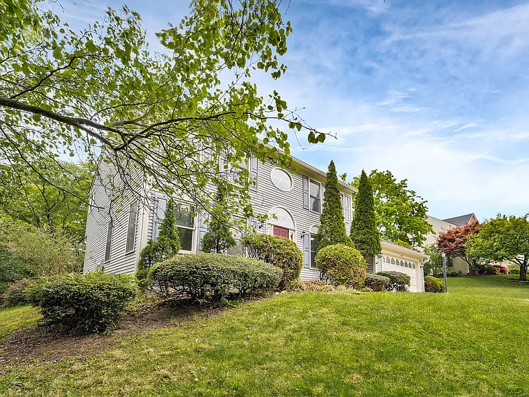 4287 Exeter Dr — Photo 3
