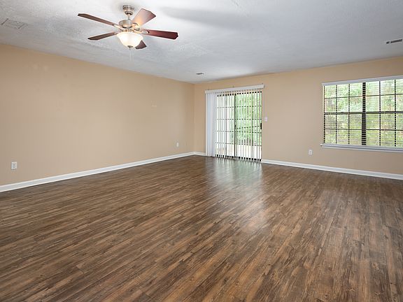 3rd image of 1032 Fountain Lake Dr