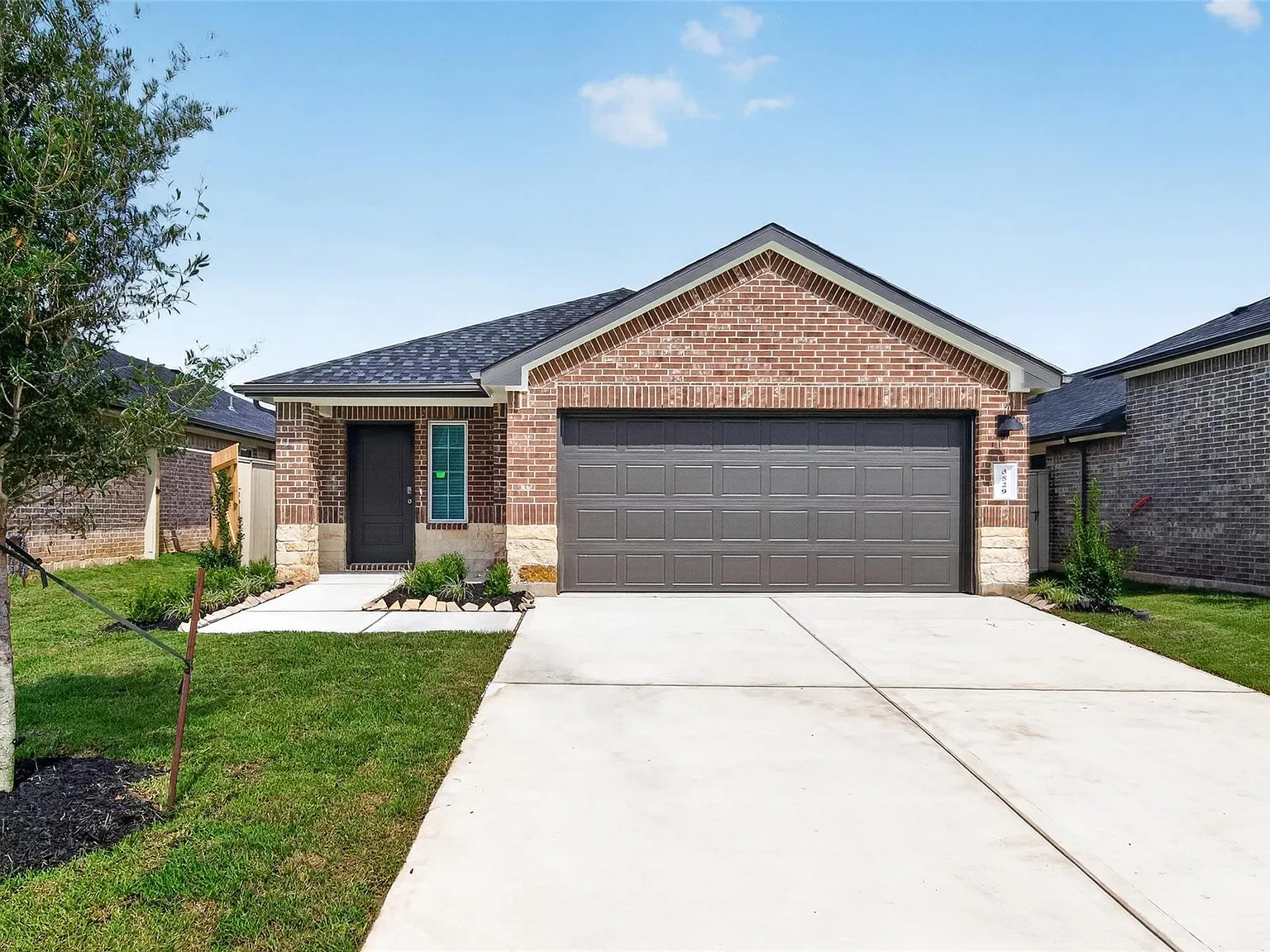 3 bed, 2.0 bath, 1396 sqft, $2,350 — Photo 1