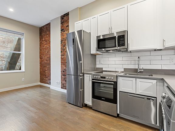 3rd image of 1018 Lexington Ave APT 3R