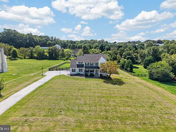 3rd image of 220 Waterway Rd
