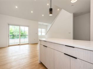 418 Atlantic Ave #206, Oceanside, NY