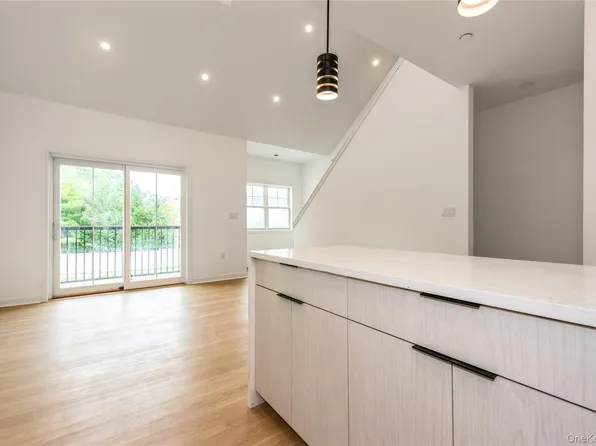 418 Atlantic Ave #206, Oceanside, NY 11572