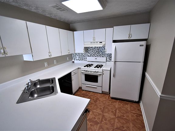 4th image of 1452 Parkside Club Dr