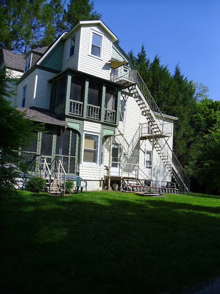 Building Photo - 132 Linden Ave #5