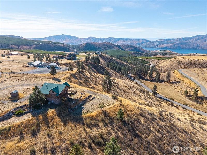 2nd image of 595 Chelan Trails Road