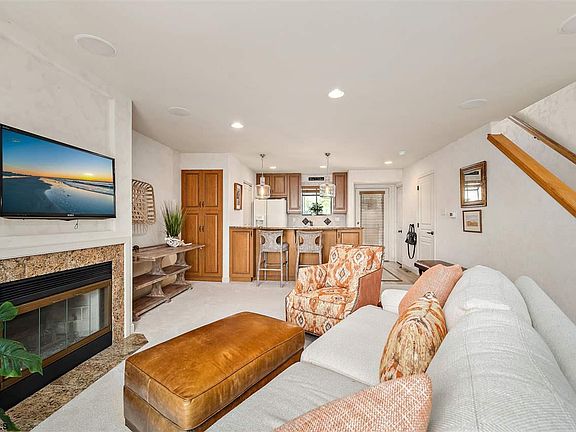 2nd image of 12 Spinnaker Ct #12