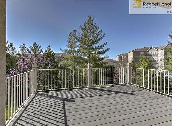 Large Treck Deck and private back yard.