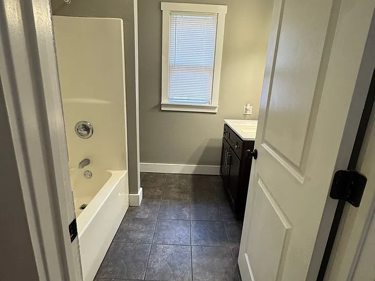 405 S Ellis St — Photo 4