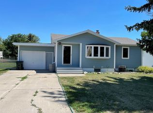 218 3rd Ave NW, Hazen, ND 58545