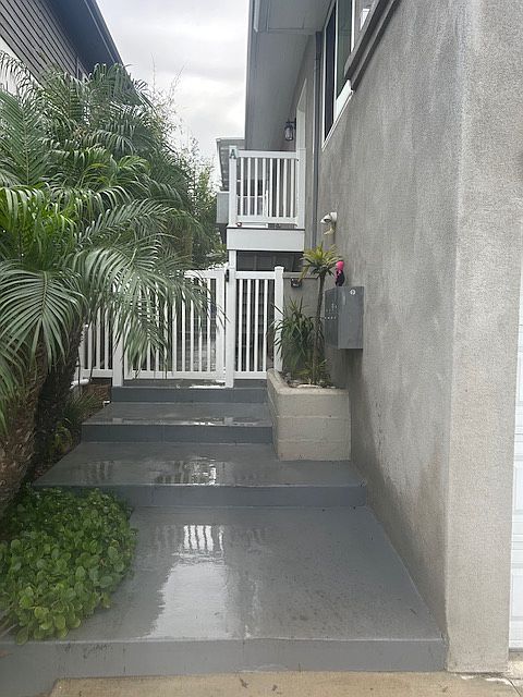 Entrance to building: Walkway from garage to units