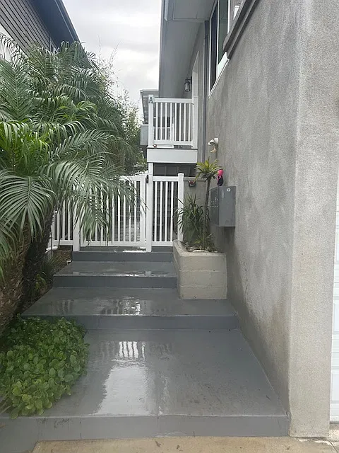 Outdoor walkway to unit
