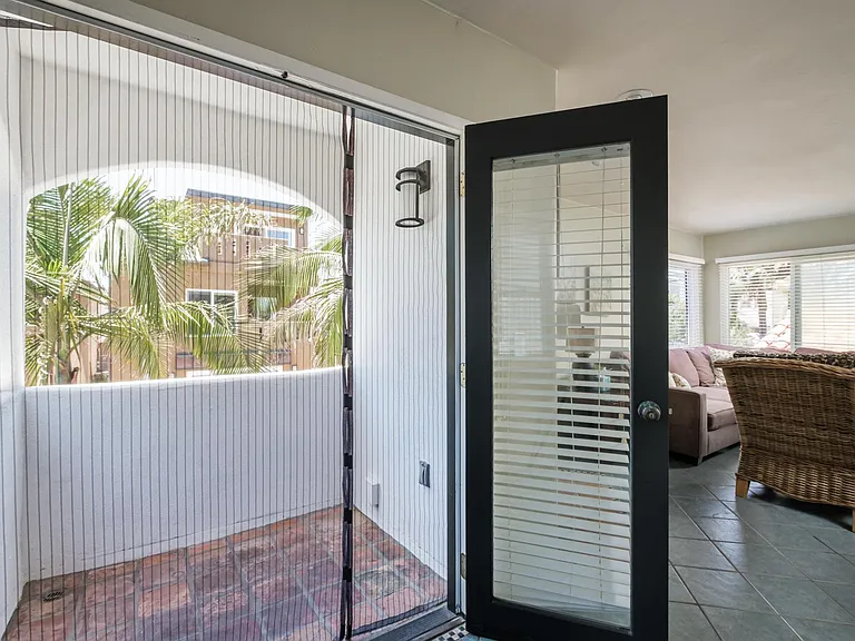 732 Jersey Ct — Photo 19