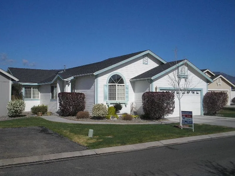 1140 White Oak Loop photo 1