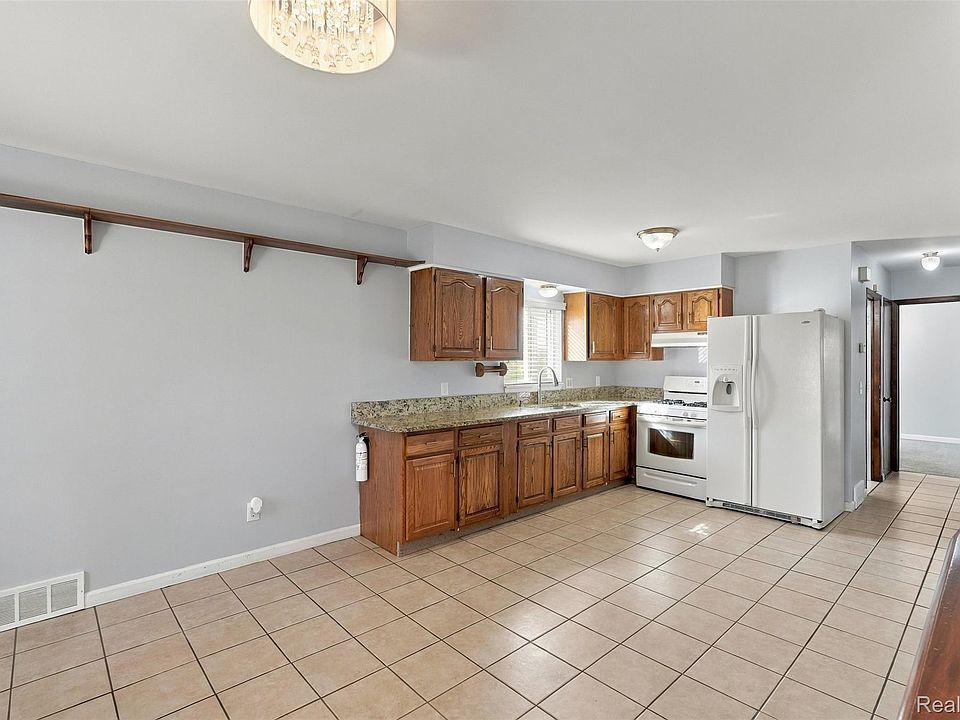 28793 Groveland St, photo 7