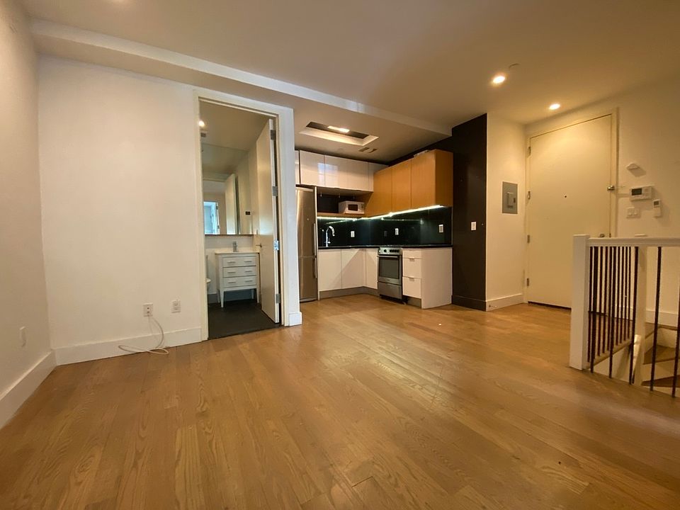 1st image of 822 Saint Johns Pl #1