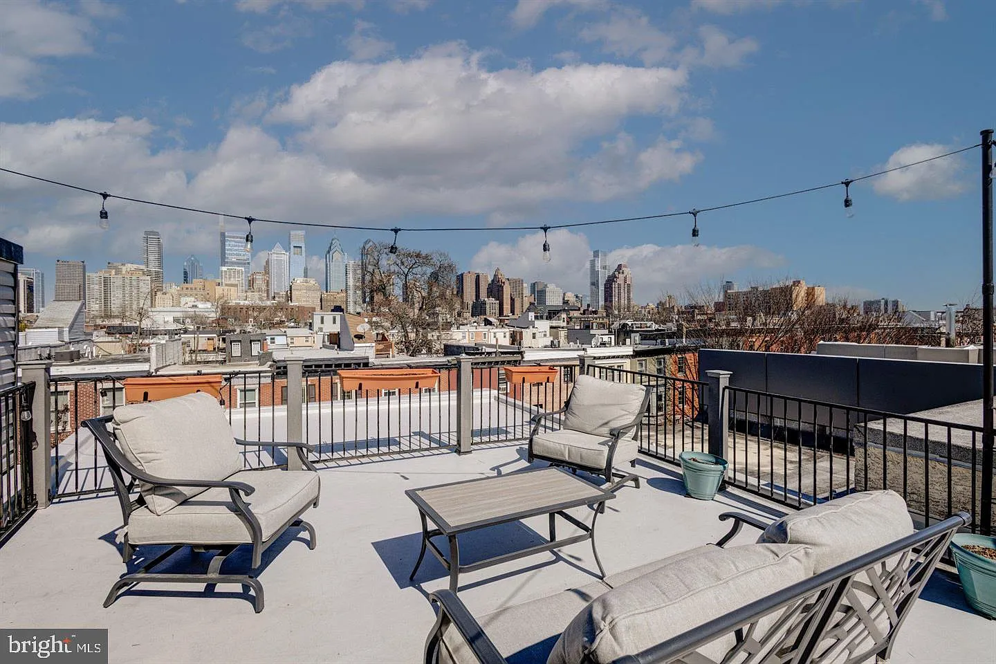 1 bed, 1.0 bath, 1301 sqft, $2,300 — Photo 1