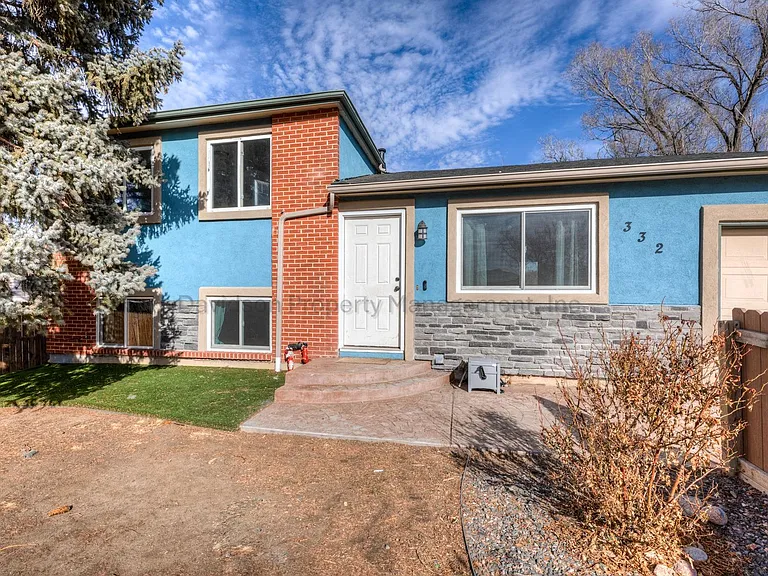 332 Longfellow Dr — Photo 2