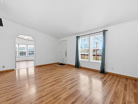 5th image of 912 Ash St