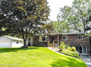 5107 King Rd, Howell, MI 48843