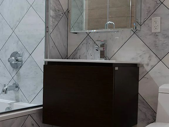 5th image of 613 Woodward Ave #3C
