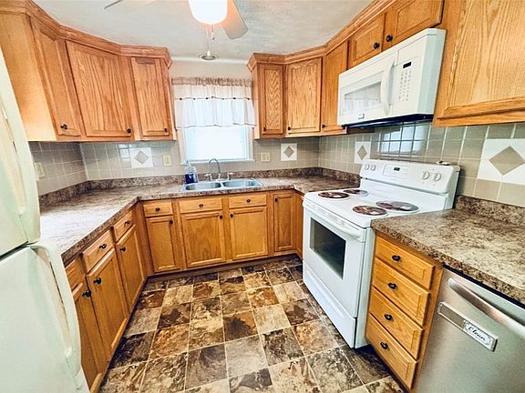 3rd image of 24 Panorama Dr