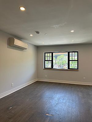 5th image of 21-06 Hoyt Ave S #3