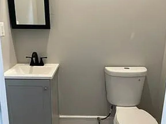 4th image of 1606 E Biddle St