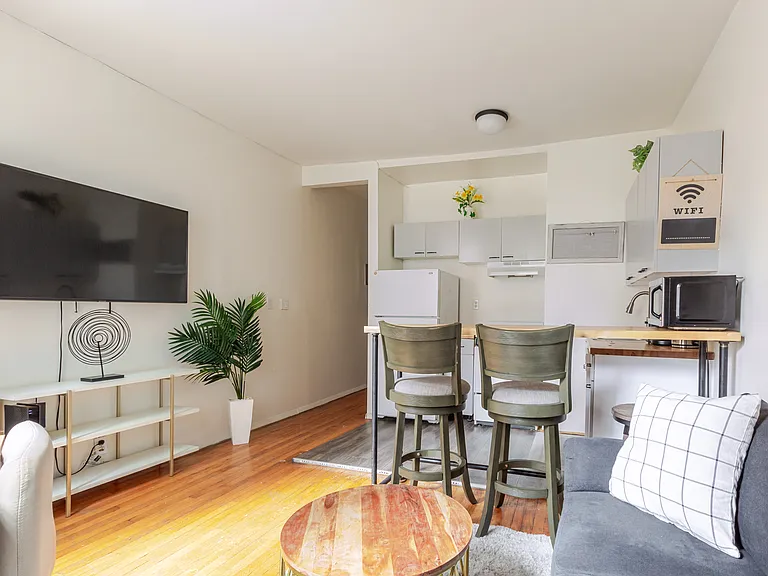 202 W 102nd St #3ER — Photo 6
